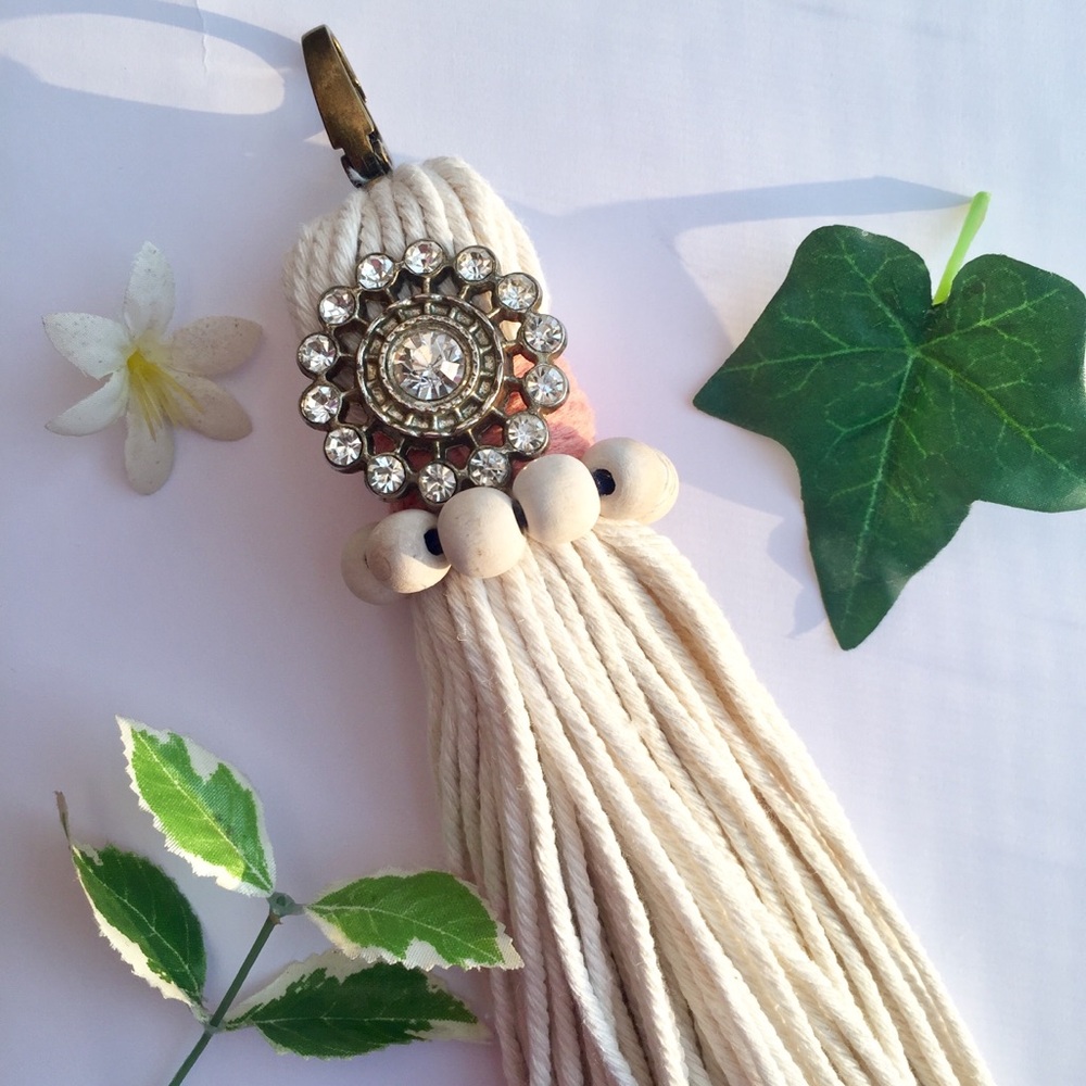 New Handmade Macrame Fringe Bag with Keychain - Picture 7 of 9